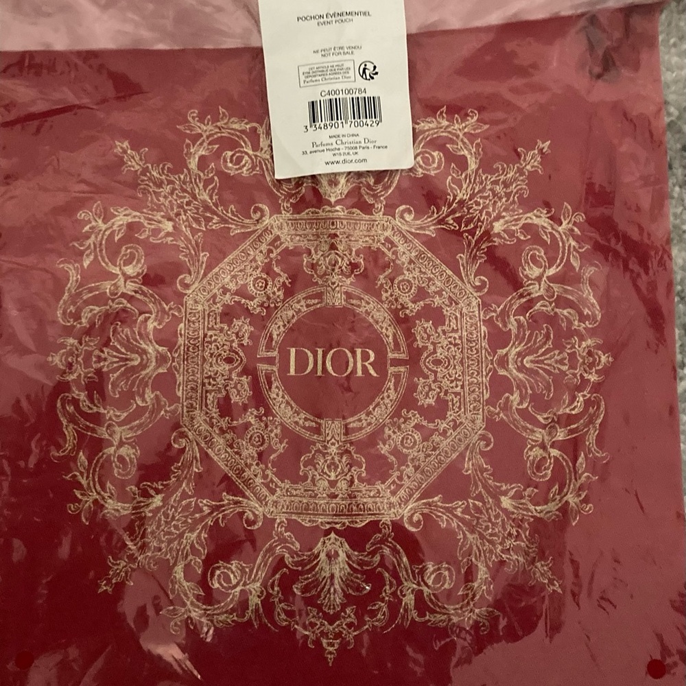 DIOR Beauty
2024 Limited Edition Red Drawstring Pouch - Picture 4 of 4